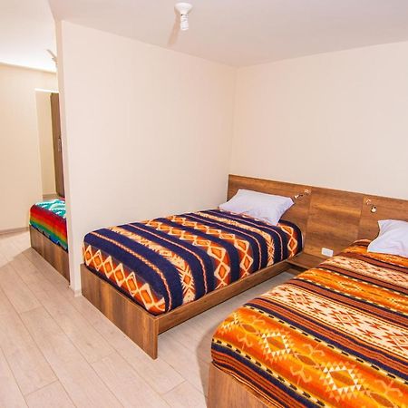 The Traveler Hostel Otavalo Exterior foto